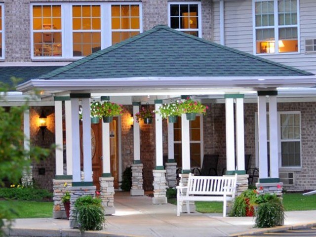 HERITAGE COURT DEER CREEK - Assisted Living Home photo 12 in NEW BERLIN, WI